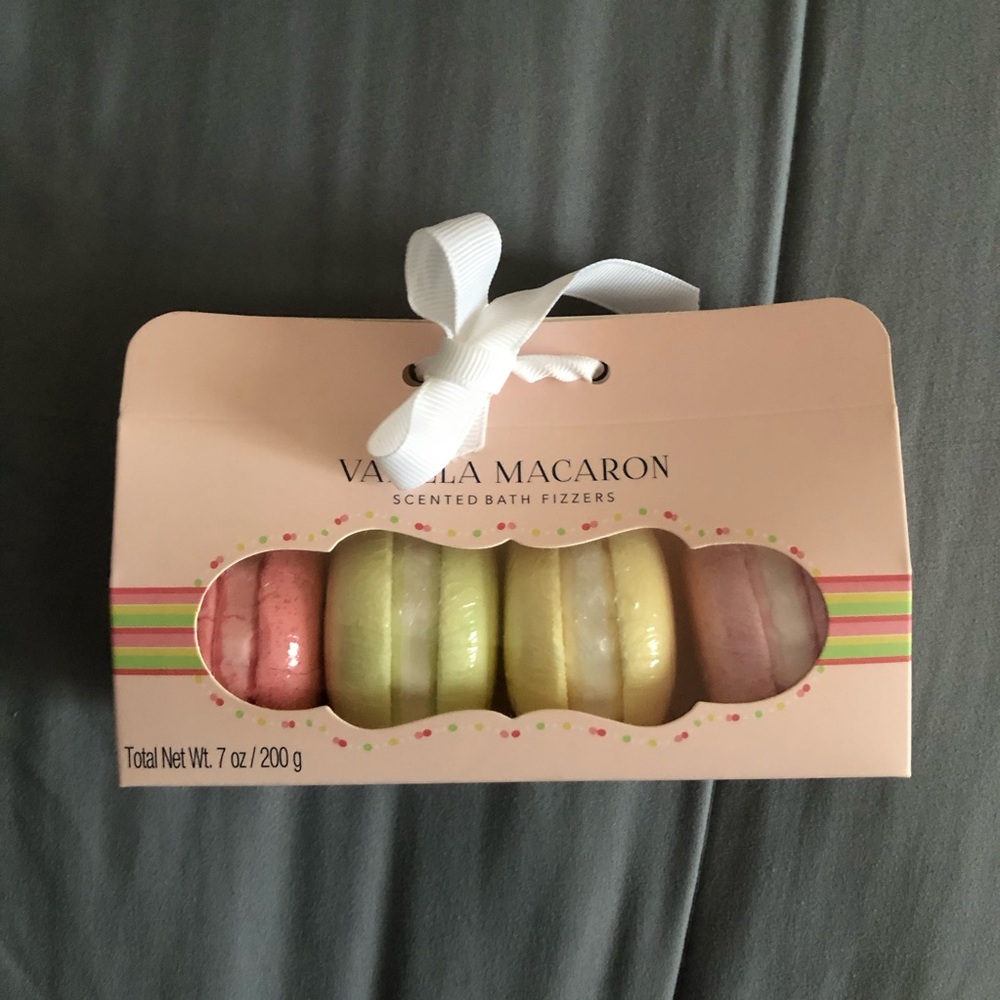 Simple Pleasures: Vanilla Macaron Bath Fizzers